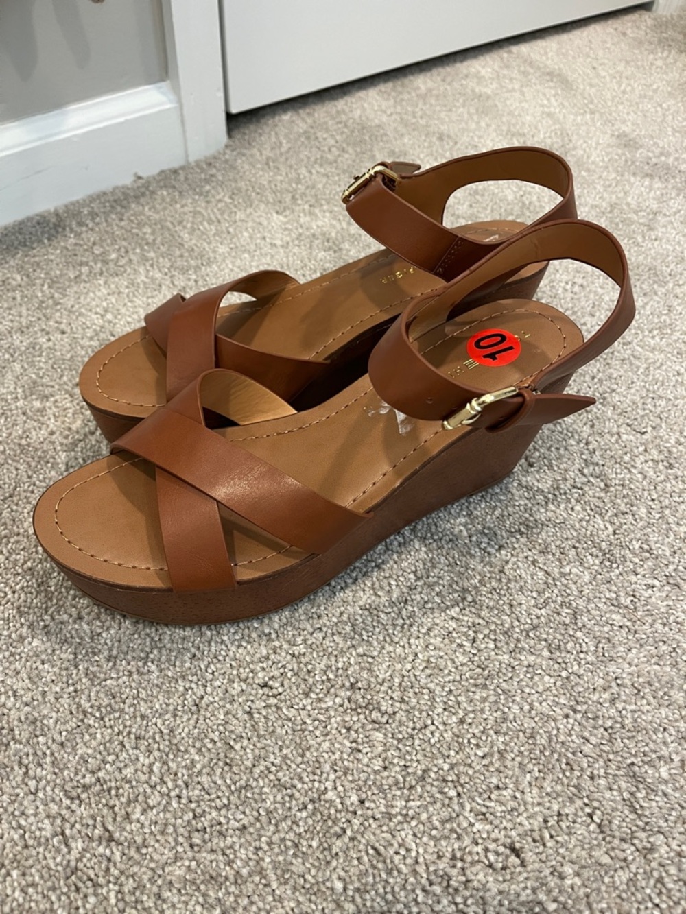 NWOT Tommy Hilfiger size 10M Women’s Brown Wedge Sandals with Ankle Strap